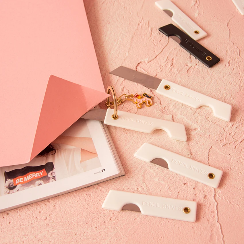 Канцелярские принадлежности студенческий художественный нож черный и белый