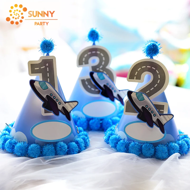 Вечерние шапки космонавта с синим номером ко дню рождения меховыми помпонами для