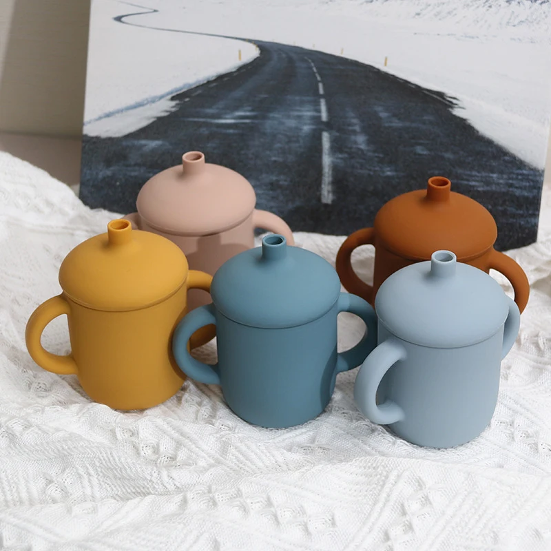 The new children's silicone training cup with straw leak-proof cover is suitable for mug splash-proof | Дом и сад