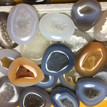 

Agate treasure pot pendant natural agate crystal cave chalcedony jade sweater chain pendant crystal Tooth Pendant