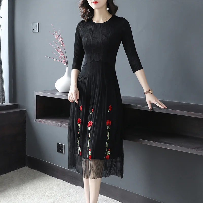 

2019 Spring And Summer New Style Elegant Retro Slim Fit Slimming Simple Commuting Mid-length Embroidered Hem Wrinkle Dress