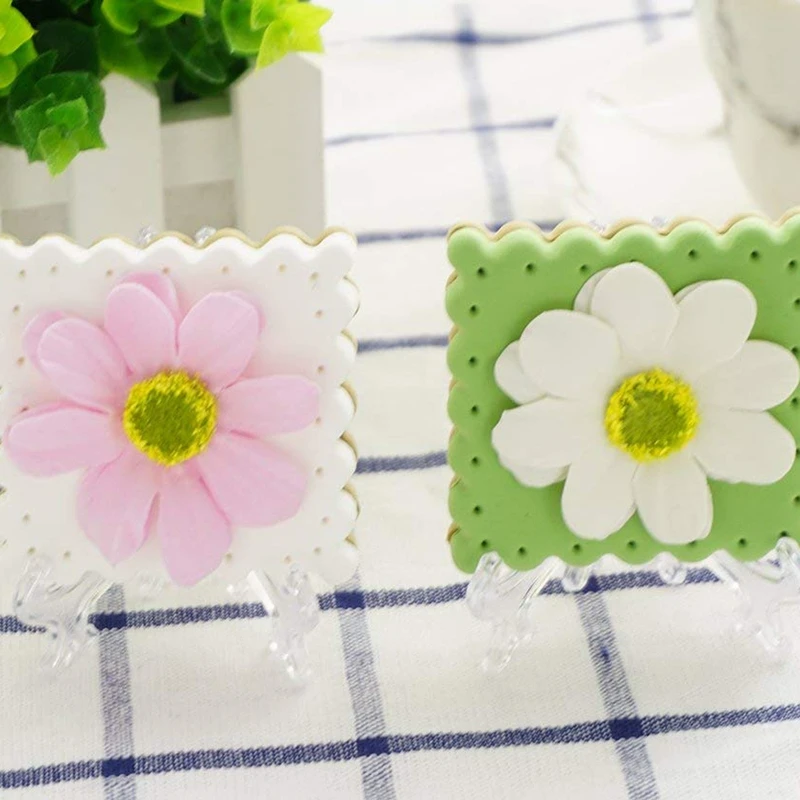 3 inch Clear Plastic Stand Cookie Holder Display Stand Place Card Holder Display Easels at Weddings, Birthday Party(24 pack) 3
