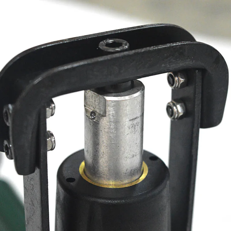 공압 팜 쿠션 건은 200pcs 소파 쿠션 고정 기계에 못을 박을 수 있습니다 전문 고정 매트리스 쿠션 건 1pc