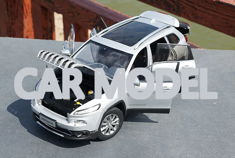 1:18 Масштаб сплава игрушечных автомобилей jipu ziyouguang Cherokee модель автомобиля SUV детских игрушечных автомобилей оригинальные авторизованные детские игрушки
