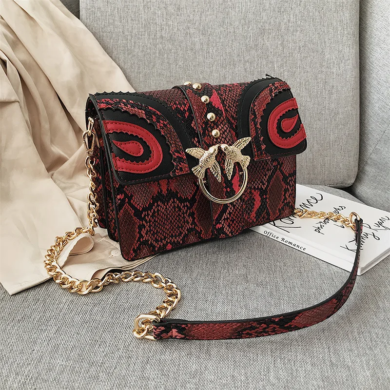 Модные туфли со змеиным узором; сезон осень-зима новинка женские сумочки trend грань тиснением на плечо дикая Сумка-клатч