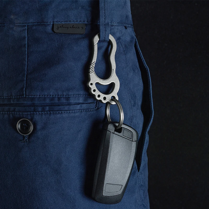 Creativity Foot shape Titanium Keychain Luxury Car Key Ring Hanging Buckle Lightness Key Holder Gift Between Lovers