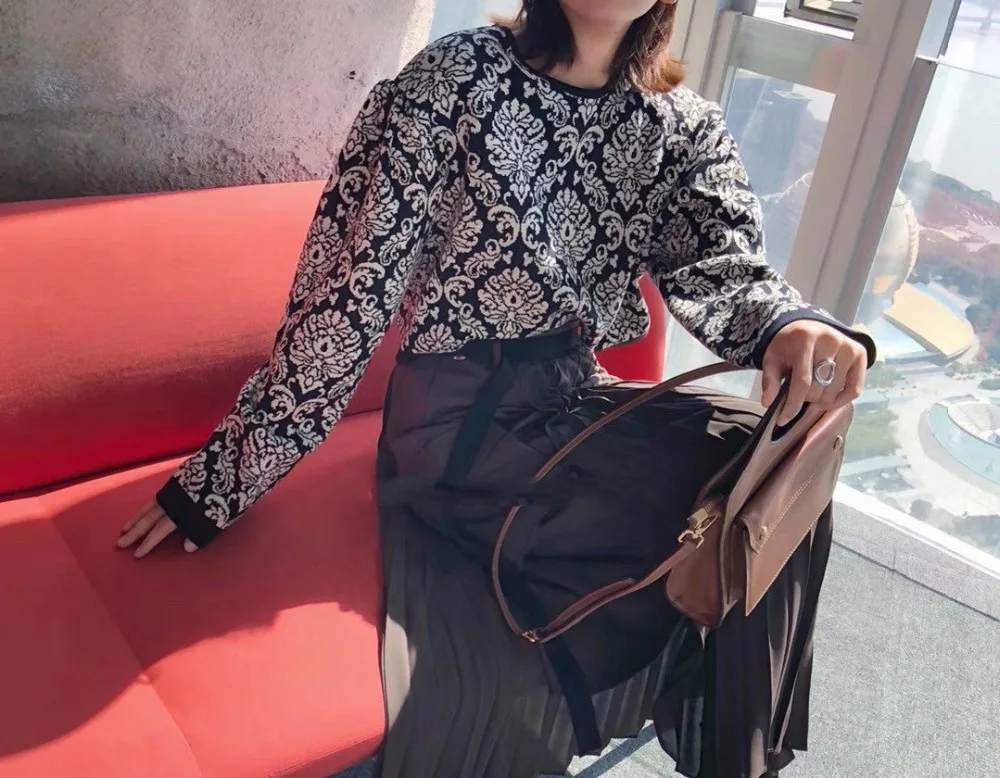 12805103290_421263737