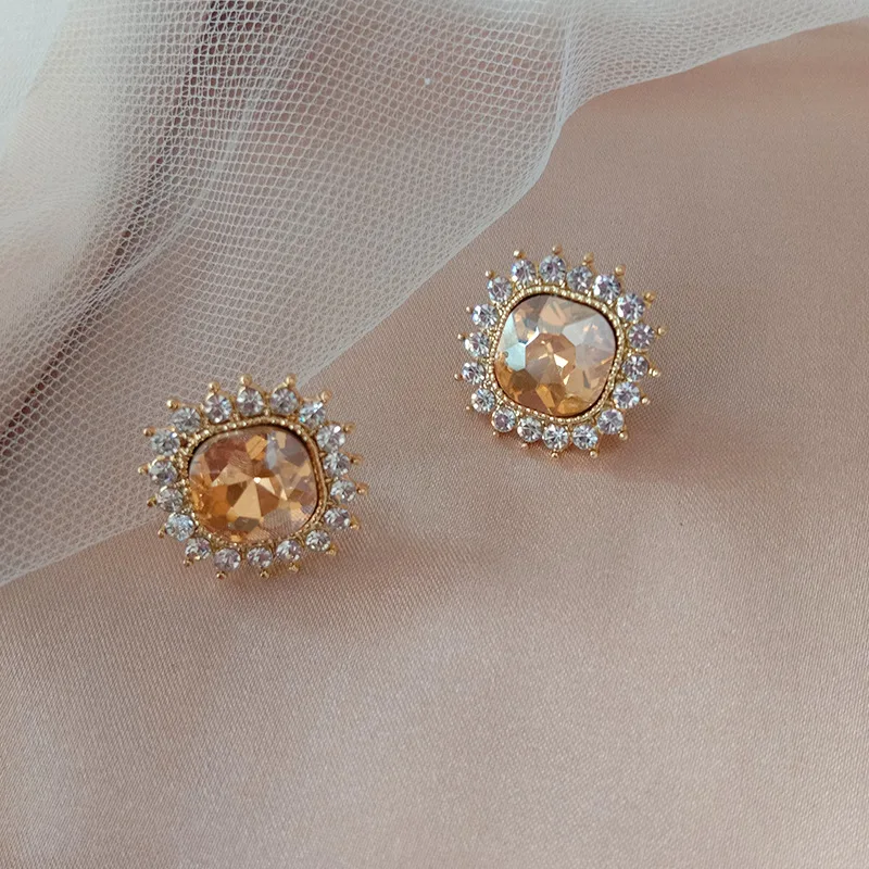 

2020 New Fashion Vintage Ladies Rhinestone Crystal Squae Stud Earrings For Women Wedding Jewelry Earrings Wholesale Bijoux