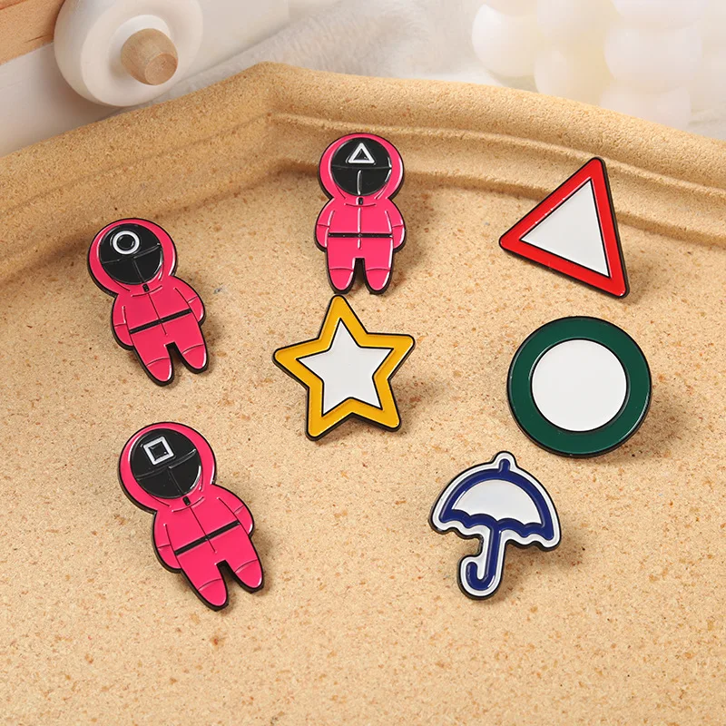 

Thriller TV Series Badge Animal Octopus Squid Enamel Pin Antenna Tentacle Winding Dice Clothes T-shirt Coat Bag Hat Game Brooch