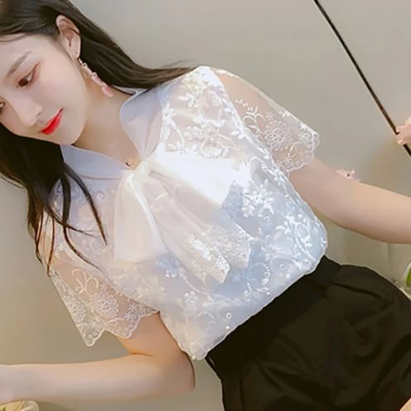 

Женские весенне-летние стильные шифоновые женские блузки рубашки, повседневные шифоновые Кружевные блузы с коротким рукавом и бантом на воротнике DF3813