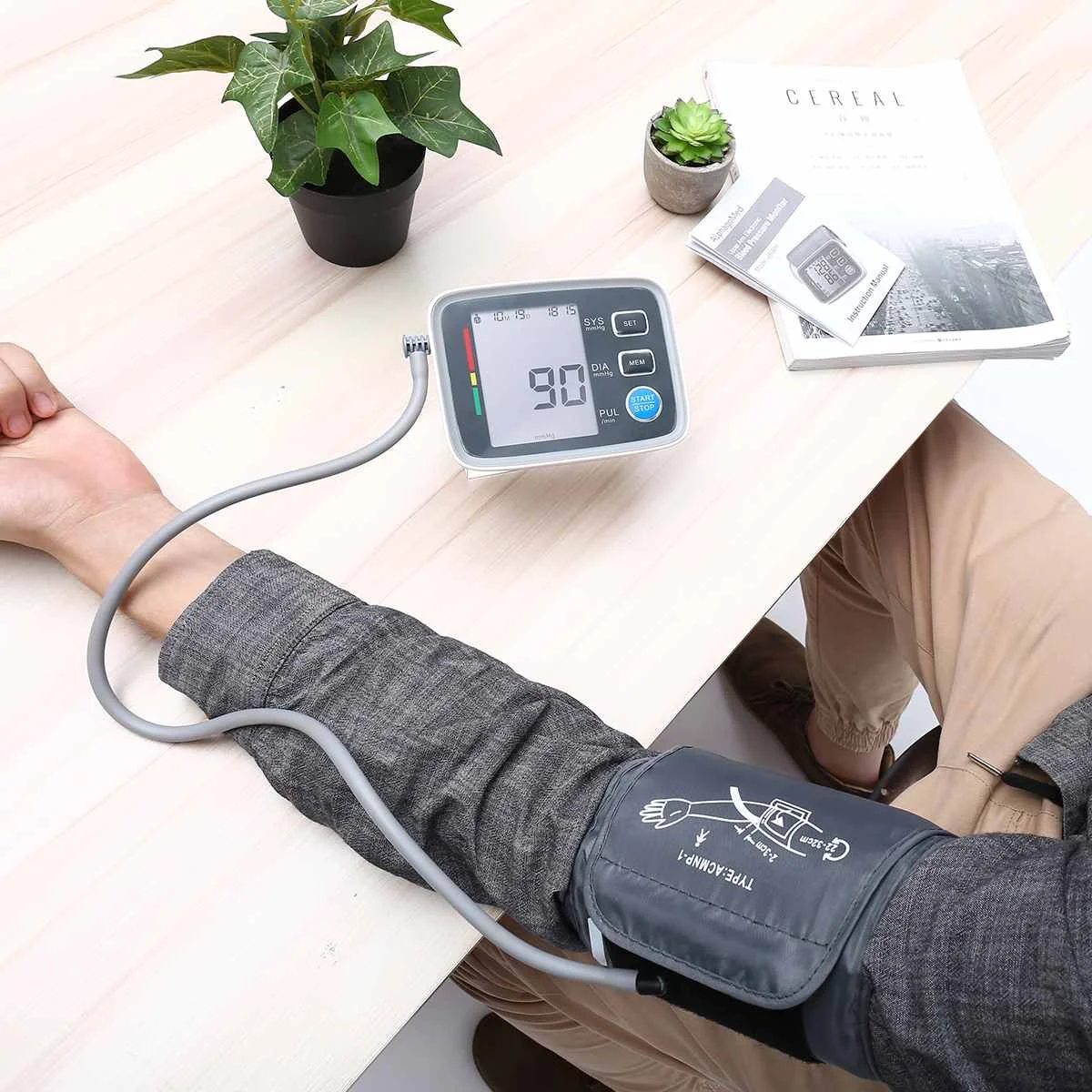 Günstig Professional Automatische Digital Arm Blutdruck Monitor Große Hintergrundbeleuchtung LCD Display Herz Schlagen Meter Blutdruckmessgeräte Maschine