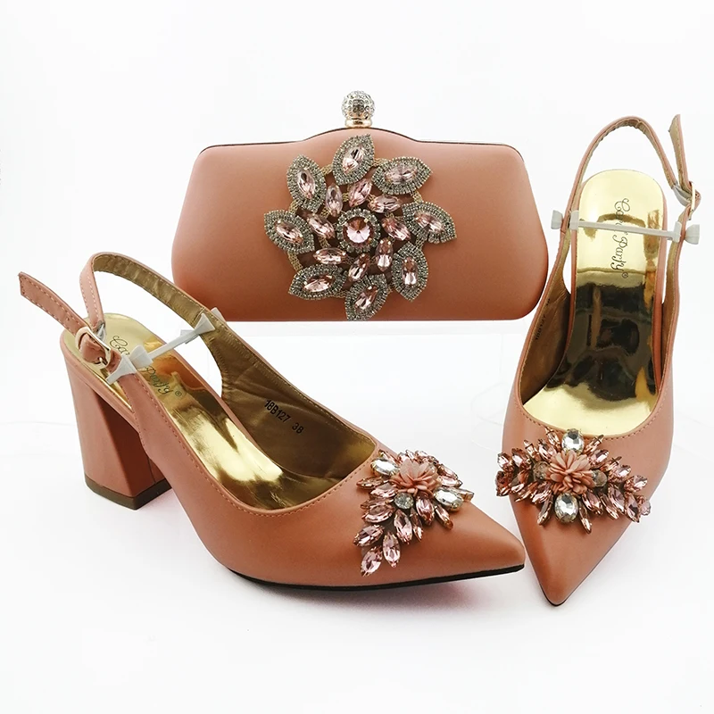 Итальянский дизайн, обувь и сумка в комплекте, комплект из туфель и сумочки; комплект серебро Цвет комплект из туфель и сумочки для вечерние в Для женщин обувь в нигерийском стиле и сумочка в комплекте - Цвет: peach