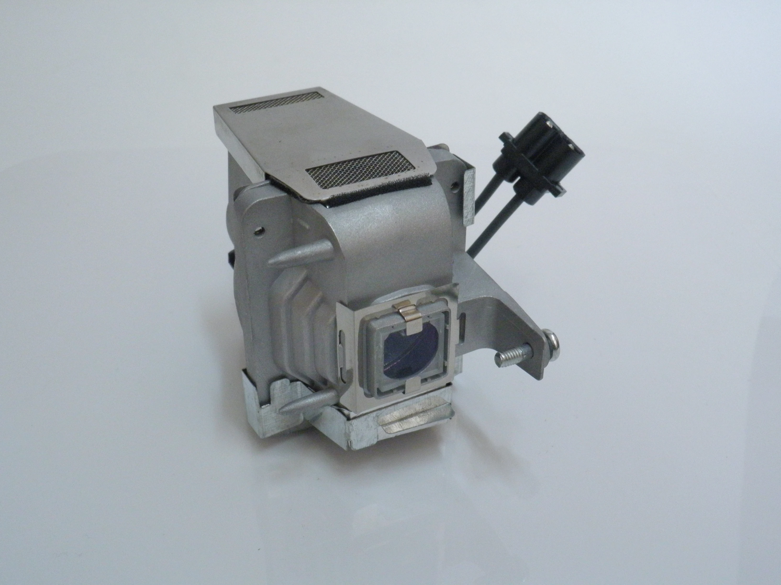 SP-LAMP-019 Высокое качество Замена лампы с Корпус Защитная пленка для INFOCUS LP600 IN32 IN34