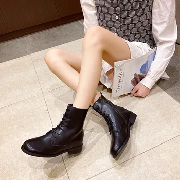 

Natural boots women's new round head front lace up thick heel short boots in autumn winter 2020 black Korean