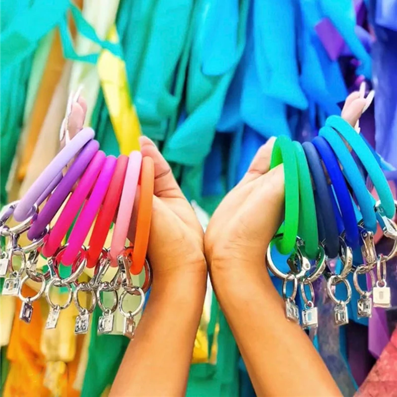 

Dvacaman Colorful Round Silicone Key Bracelet in Chain Trendy Portable Key Ring Wrist Strap key bracelet chain Jewelry Wholesale