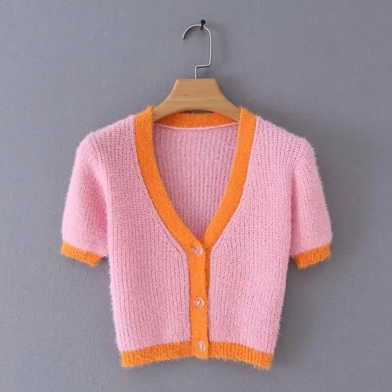 

2020 early autumn new arrivals women's V-neck short-sleeved wild slim slimming single-breasted contrast sweater short top