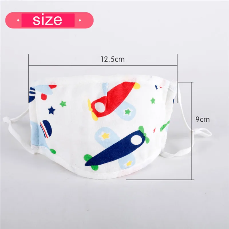 Masque enfant réutilisable en coton blanc posé à plat, protection antipoussière pour garçons et filles 6-12 ans