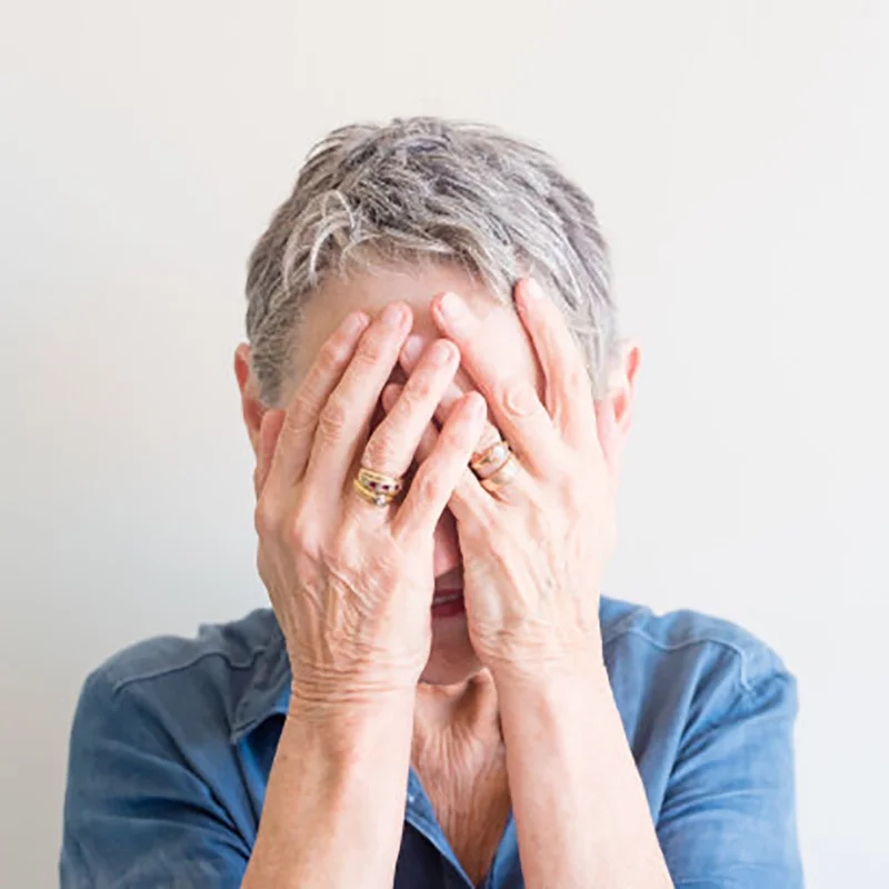 LIHUI Women Short Wigs for Old Women Synthetic Grey Hair Straight Style Olded Wig Cosplay A messy wig