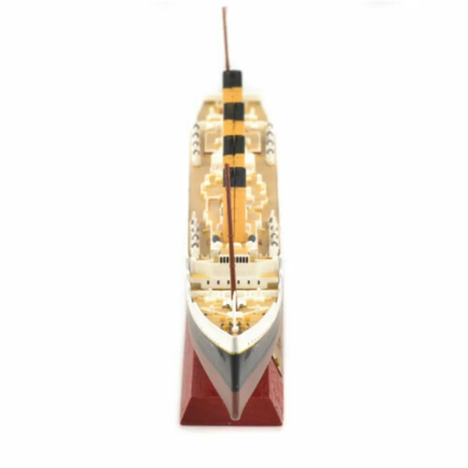 Atlas R.M.S TITANIC 1:1250 Cruise Ship Model Diecast Boat Toys Collection 