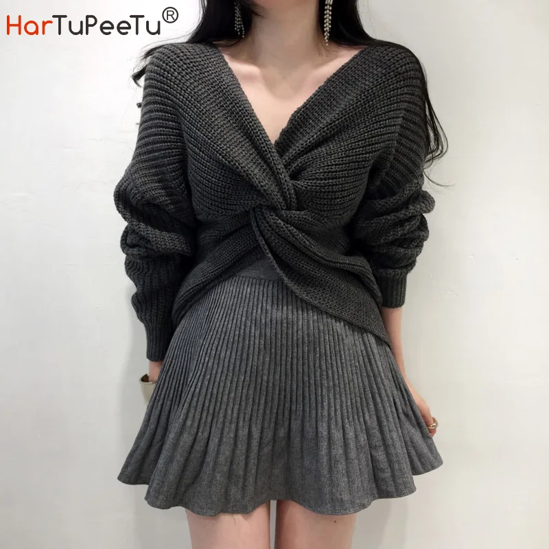 

Stylish Winter Sweater Women 2020 Korean Oversize Fit Criss-cross Pleated Design Crop Top 3 Colours Front Back Exchengeable Wear
