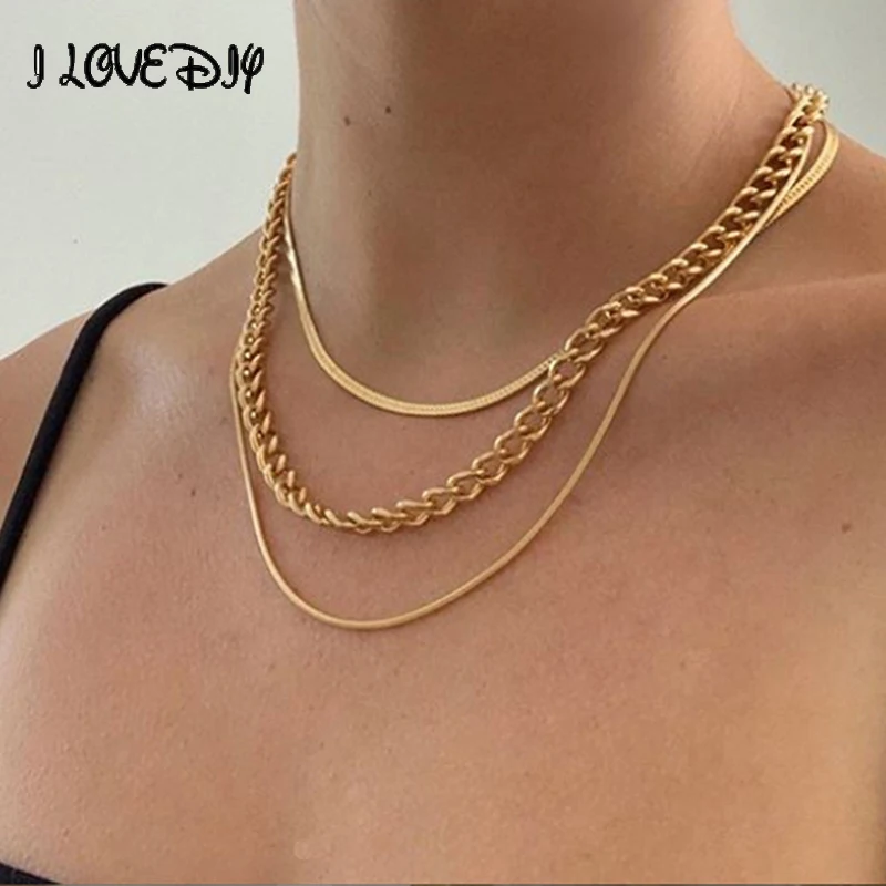 Catene a forma di serpente in metallo multistrato con collana a catena dorata a più strati da donna