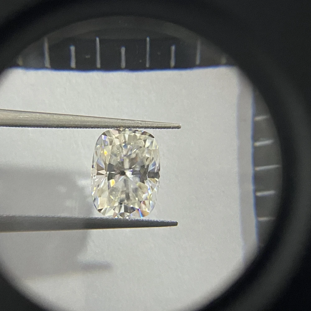 

Meisidian 7x9mm D VVS1 Elongated Cushion Shape Iced Crushed Cut Loose Moissanite Diamond