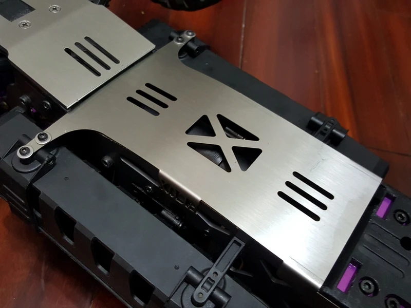 HPI サベージ シャーシ 軽量ステンレス鋼シャーシガードhpiサベージフラックスhpi