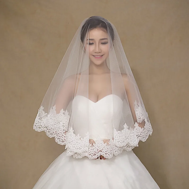 

Hot Ivory White Appliqued Bridal Veils Weddings Accessories High Quality Lace Edge Elbow Length Simple Wedding Veil