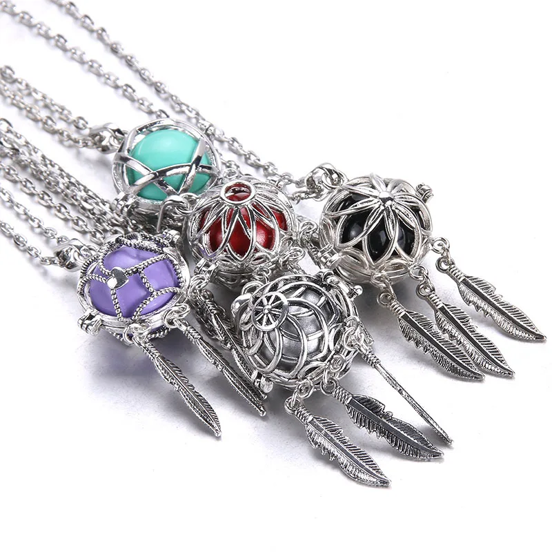 

Aromatherapy Open Vintage Feather Locket Pendant Perfume Essential Oil Aromatherapy Diffuser Necklace Locket Necklace With Pad