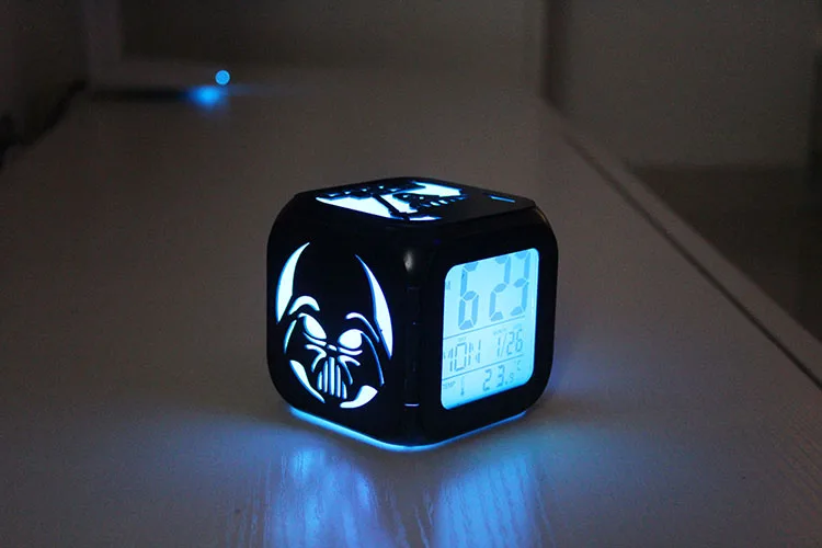 Звездные войны черный воин модные креативные 3D стерео будильник светодиодный синий Ночные огни часы