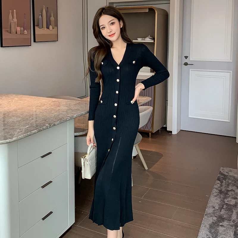 

2020 New Medium And Long V-Neck Black Long Sleeve Knitted Women's Autumn And Winter Slim Fit With Bottom Dress