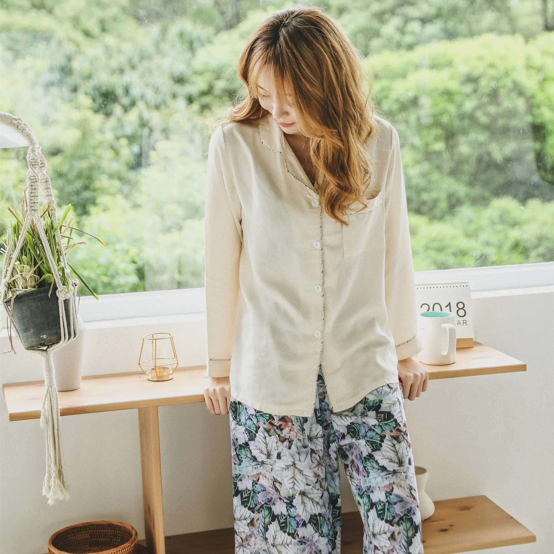 Autumn New Satin Pajamas Womens Luxury Sexy Clothes Long Sleeves Comfortable Maple Leaf Printing Sleepwear Loungewear Home Suit