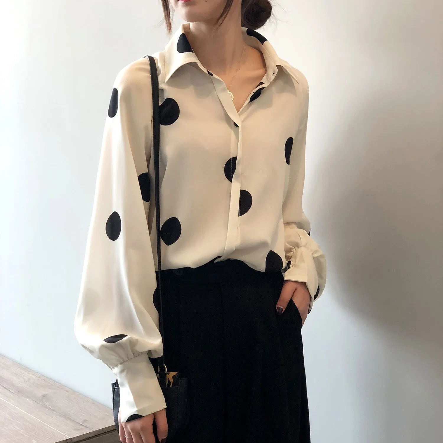

Women Tops Tide Fashion Female Long Sleeve Chiffon Blouse O-Neck Black Dot White Feminine Tops Blusas Blouse Top