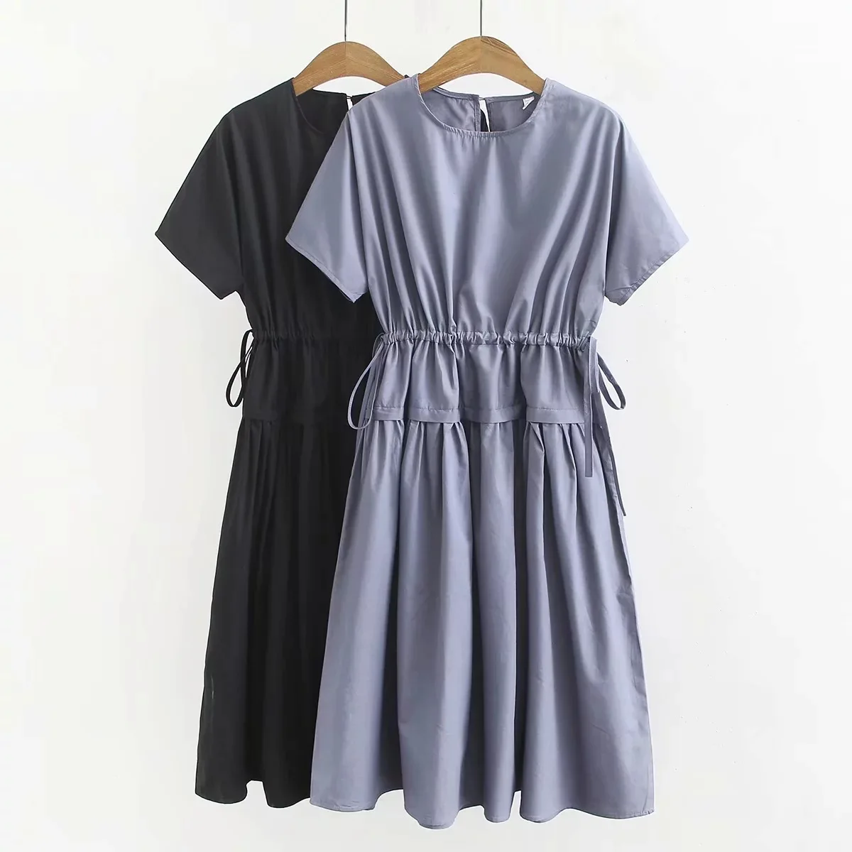 

Ch-938 Waist Hugging Minimalist Normcore Style Short-sleeve Dress