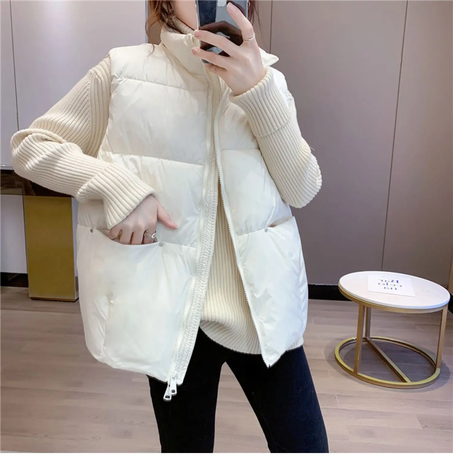 

Ультра светильник пуховой жилет для женщин 2021New ветрозащитный светильник вес Модный женский Пух белой утки, без рукавов Стеганое пальто