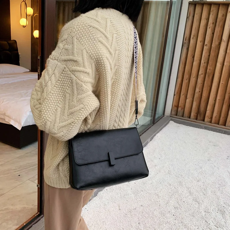 

Retro Bag Hong Kong Style WOMEN'S Bag 2019 Popular New Style Black Lock Textured Shoulder Bag Wide-Strap Fashion Shoulder Bag