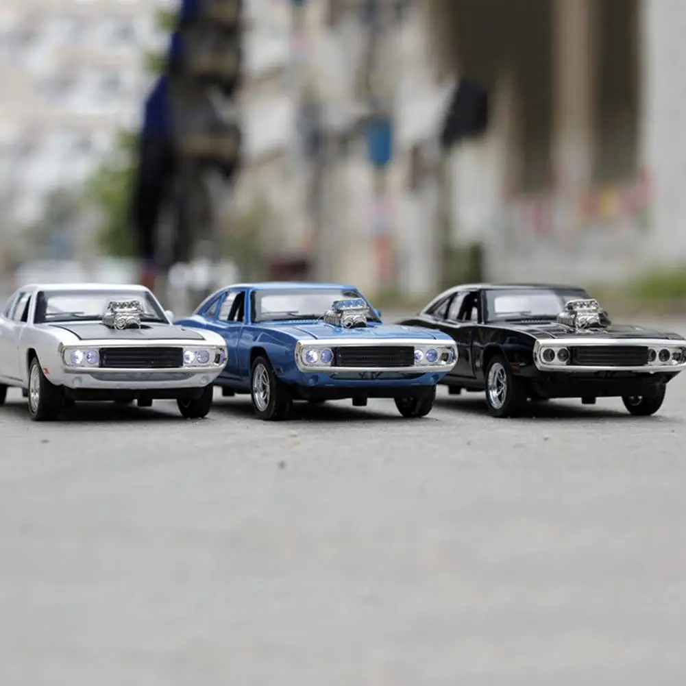 1/32 кисти для сплава игрушка оттягиваемая назад машина музыка светодиодный