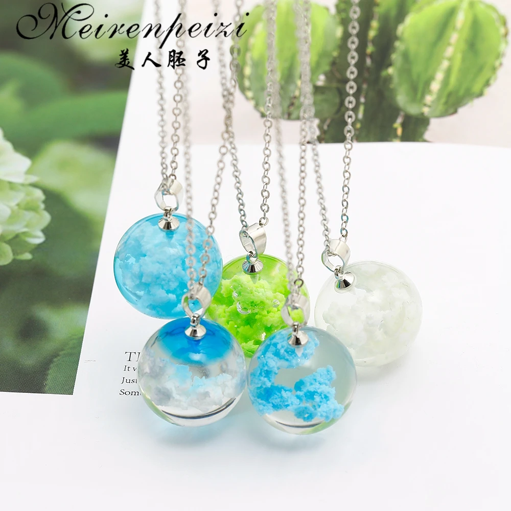 

Blue Sky White Clouds Pattern Pendant Necklace Handmade Resin Ball Shape for Moon Shape Pendant for Women Men Fashion Gift