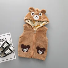 Детская одежда в европейском и американском стиле; сезон осень-зима; стиль; жилет из бархата кораллового цвета с вышитым рисунком медведя; теплая детская одежда из хлопка