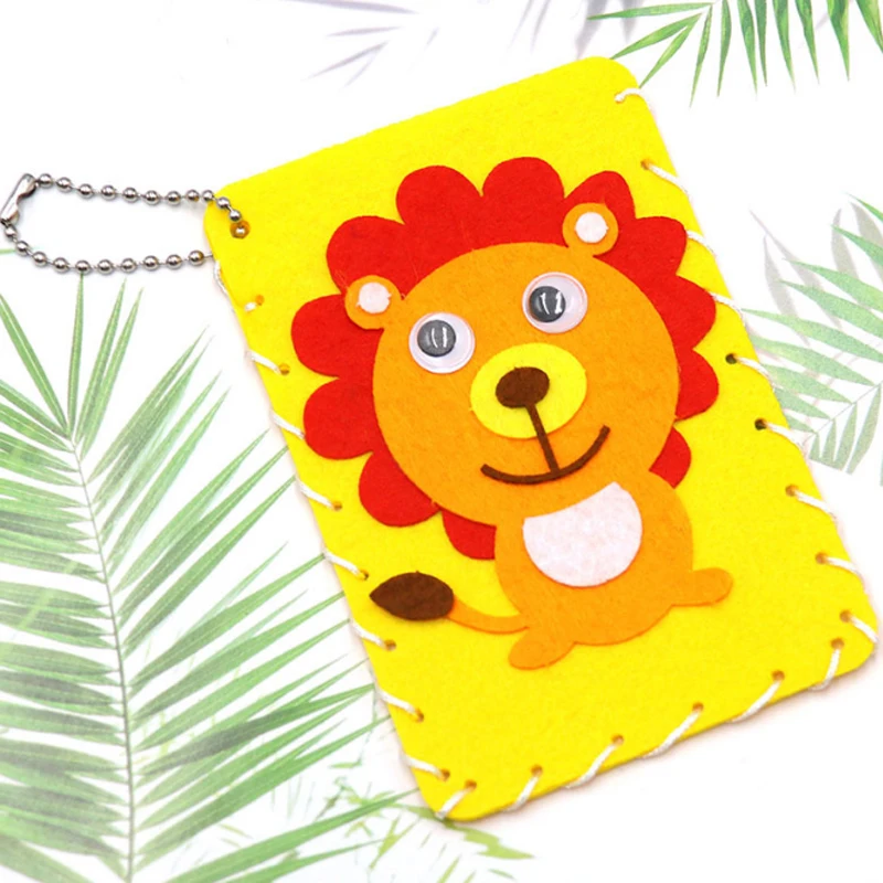 lion Sz Steam Non-woven DIY Felt Package Bus Card Holder Package Children's Kindergarten Handmade Fabric Holiday Gift Education Toys - Цвет: lion