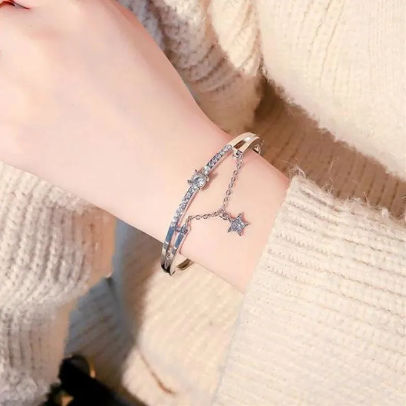 

Fresh Korean Version of The Female Bracelet Simple Wild Stars Love Shape Gift for Anniversary Rose Gold-colored Silver-colored
