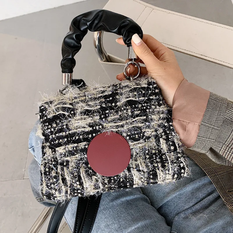 

High-quality one-shoulder messenger handbags all-match fashion handbags 2020 new Korean ladies velvet one-shoulder handbags