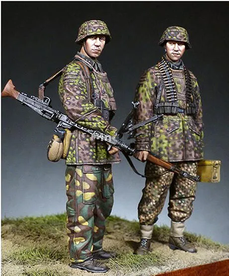 

Unassambled 1/35 ancient Crews include 2 stand Resin figure miniature model kits Unpainted