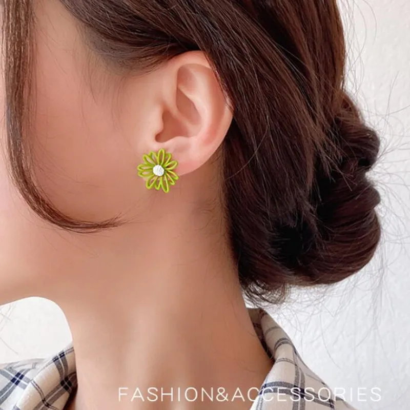 small daisy earrings female hollow flower earrings sun flower earrings chrysanthemum petals Korean version