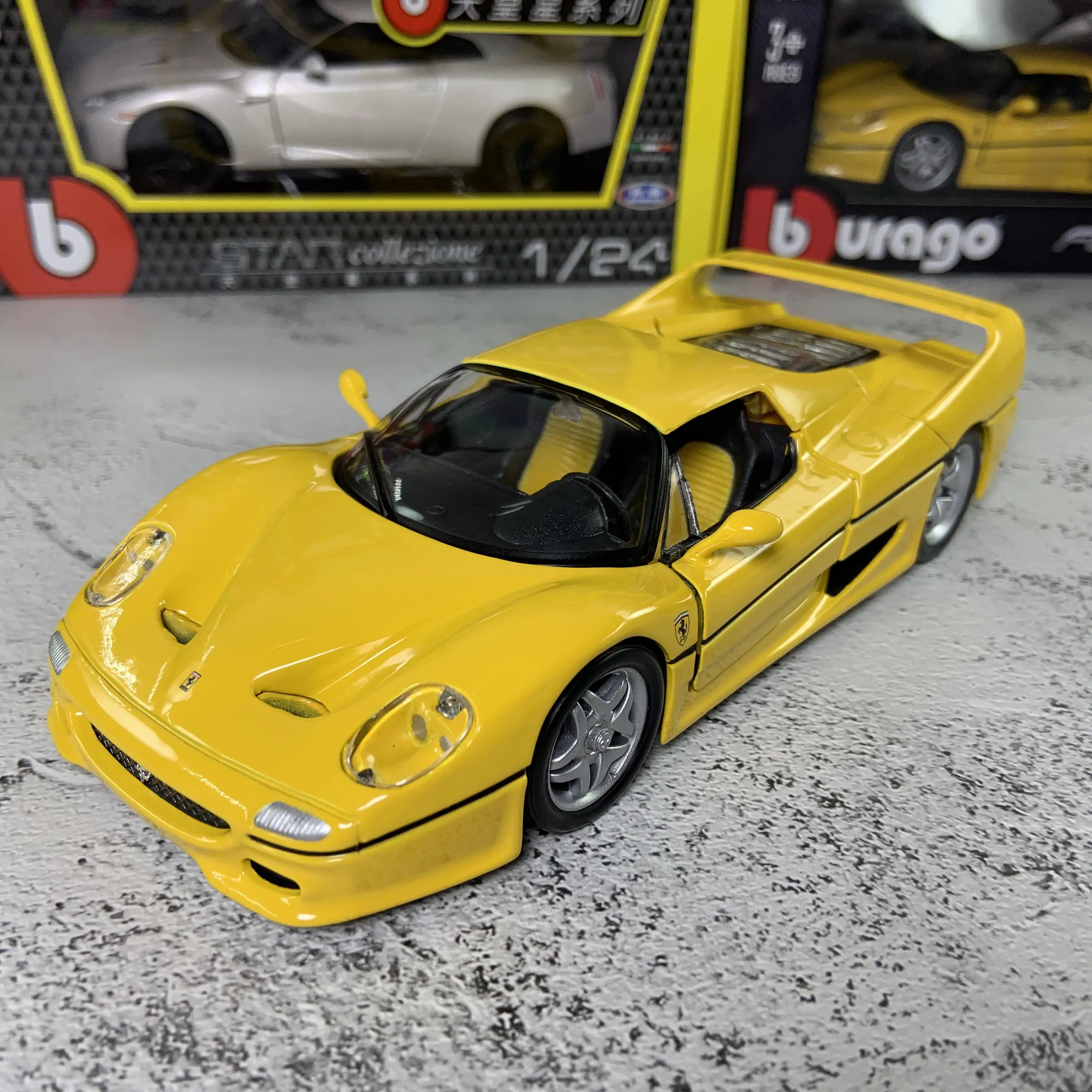 Bburago 1:24 Ferrari F50 red Car Model Die-casting Metal Model Children Toy Boyfriend Gift Simulated Alloy Car Collection