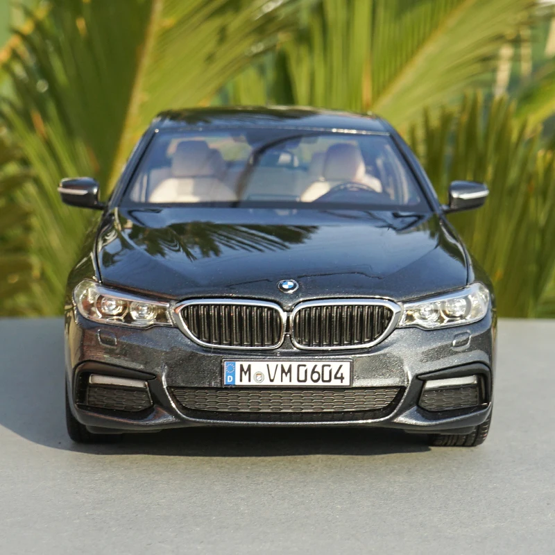 1:18 5 серия B M W G30 2017 литая под давлением модель автомобиля для подарка
