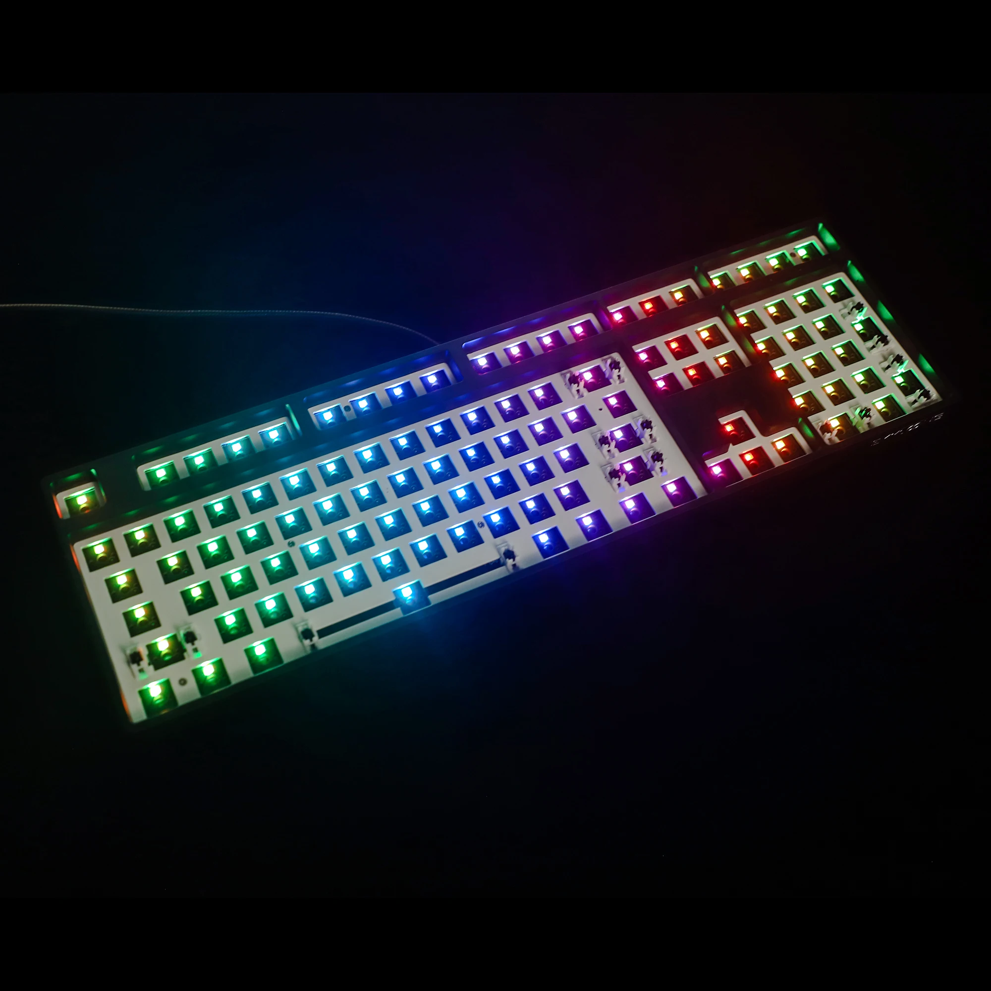 100% 108 키 RGB 핫스왑 독립 드라이버, 유선 및 블루투스, Tyce-C 무선 기계식 키보드, 플라스틱 케이스, GK108, GK108S