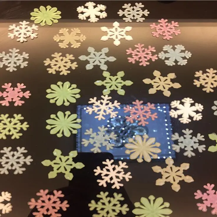 主图_50PCS_set_Christmas_Decorations_for_Home_Luminous_Wall_Sticker_Snowflake_Glow_In_The_Dark_Decal_f (2)
