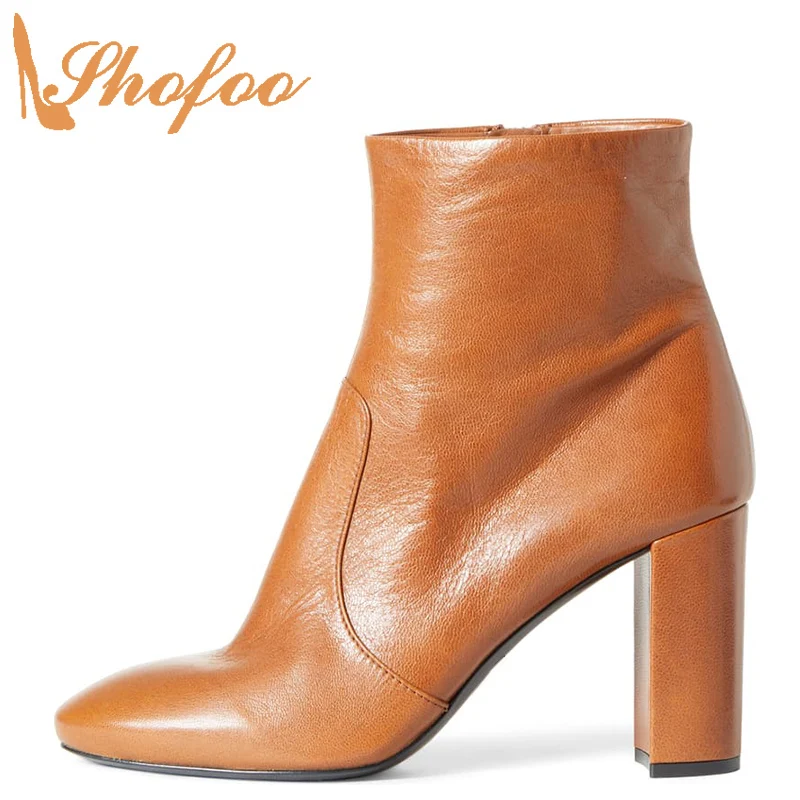 Женские ботильоны коричневого цвета; ботинки с круглым носком на высоком не сужающемся книзу массивном каблуке; большие размеры 12, 15; женска... Женские ботильоны коричневого цвета; ботинки с круглым носком на высоком не сужающемся книзу массивном каблуке; большие размеры 12, 15; женска...