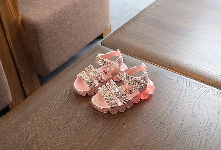 HKXN Summer Shoes Kids Sandals LED Flashing Lights Crystal Bling Hook Loop Breathable Soft Anti Slip Toddler Children Shoes T02